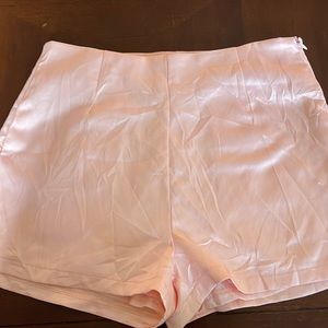 Pink high waisted short with 2 pockets.
